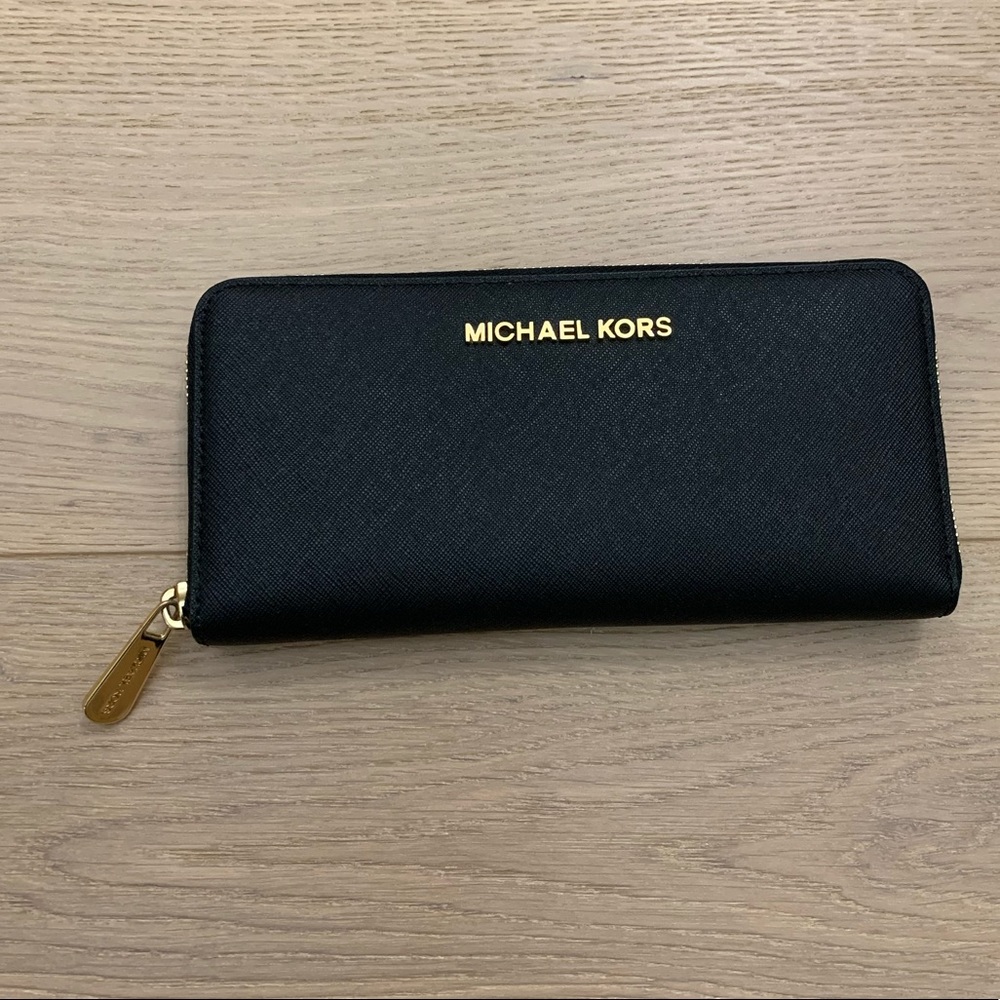 Michael Kors Black/Gold Full Size Zip Wallet